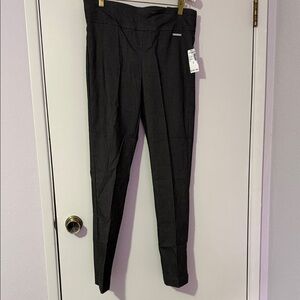 Roz & Ali classic fit pencil cropped pull on pant.